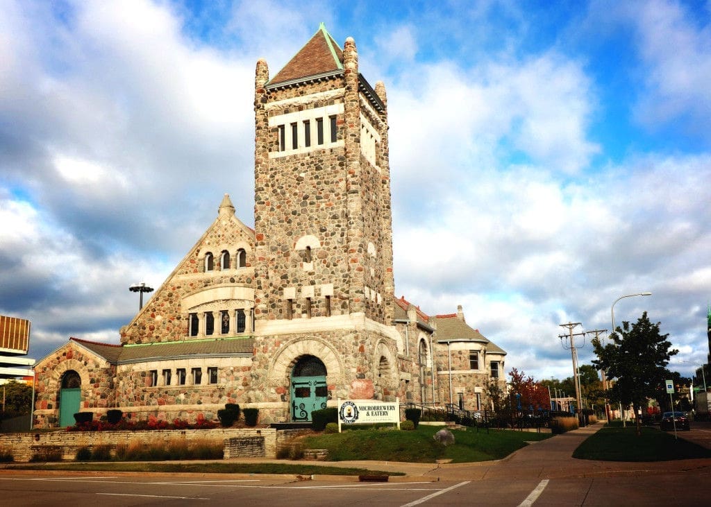 Obed & Isaac's Microbrewery and Eatery Discover Peoria, IL