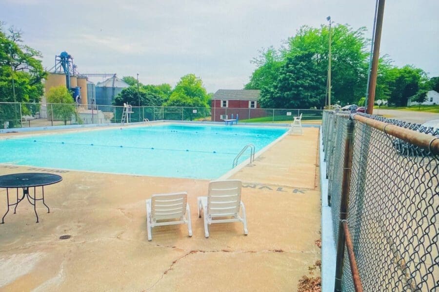 Henry Public Pool