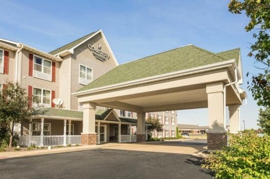 Country Inn + Suites